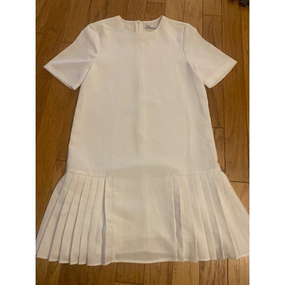 Zara Womens White Pleated Short Sleeve Mini Dress With Back Zipper Closure sz xs - Picture 1 of 9